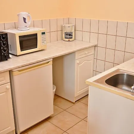 Kastely Panzio Ii. 게스트하우스 *