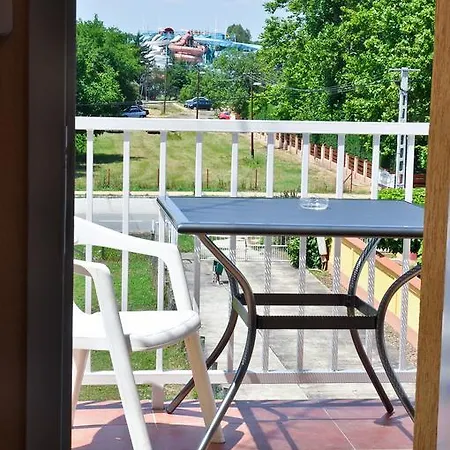 Kastely Panzio Ii. 게스트하우스 *